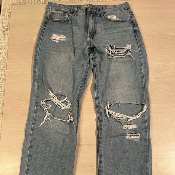F21 Ripped Mom Jeans - Picture 4 of 7